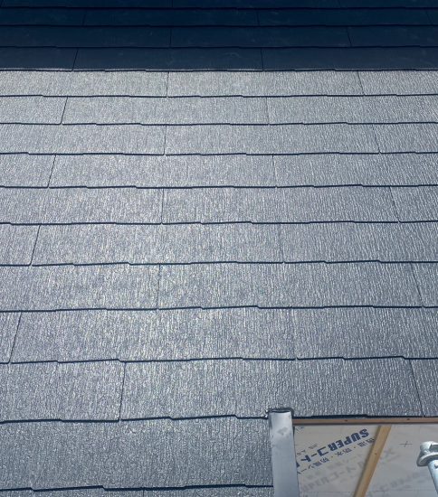 阿久比町で新築屋根にカラーベストを施工しました。片流れのシンプルな屋根でした