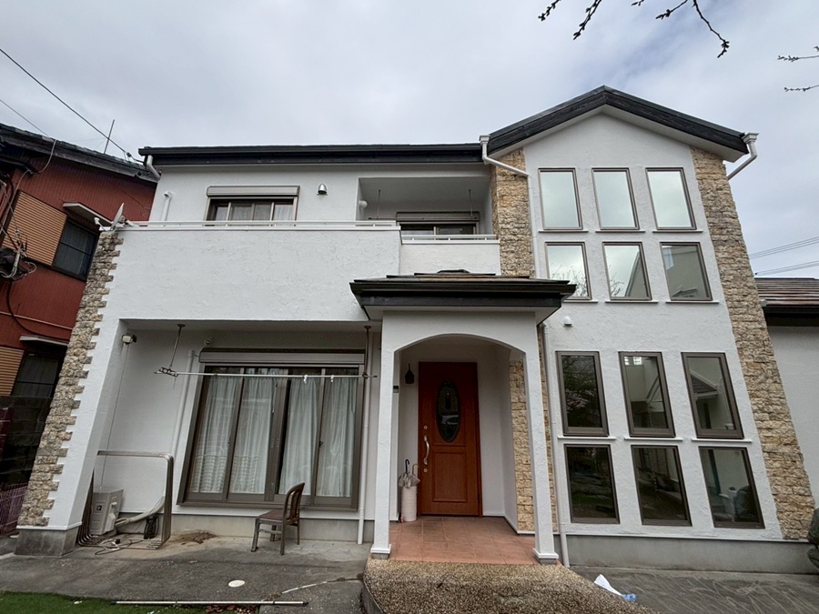 桑名市で塗装後の漆喰壁の様子