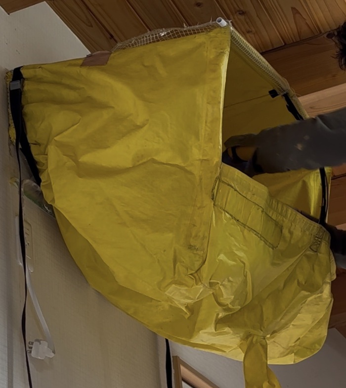 名古屋市守山区でエアコン清掃用のカバーを取り付けた様子