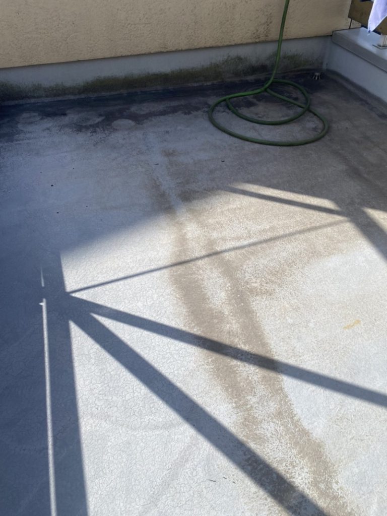 守山区でベランダ防水前の様子