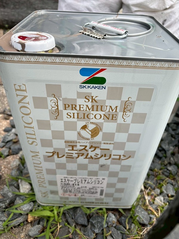 海津市の外壁塗装に使ったエスケー化研のプレミアムシリコンの缶