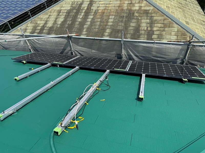 名古屋市守山区でスレート屋根を緑に塗り直した様子