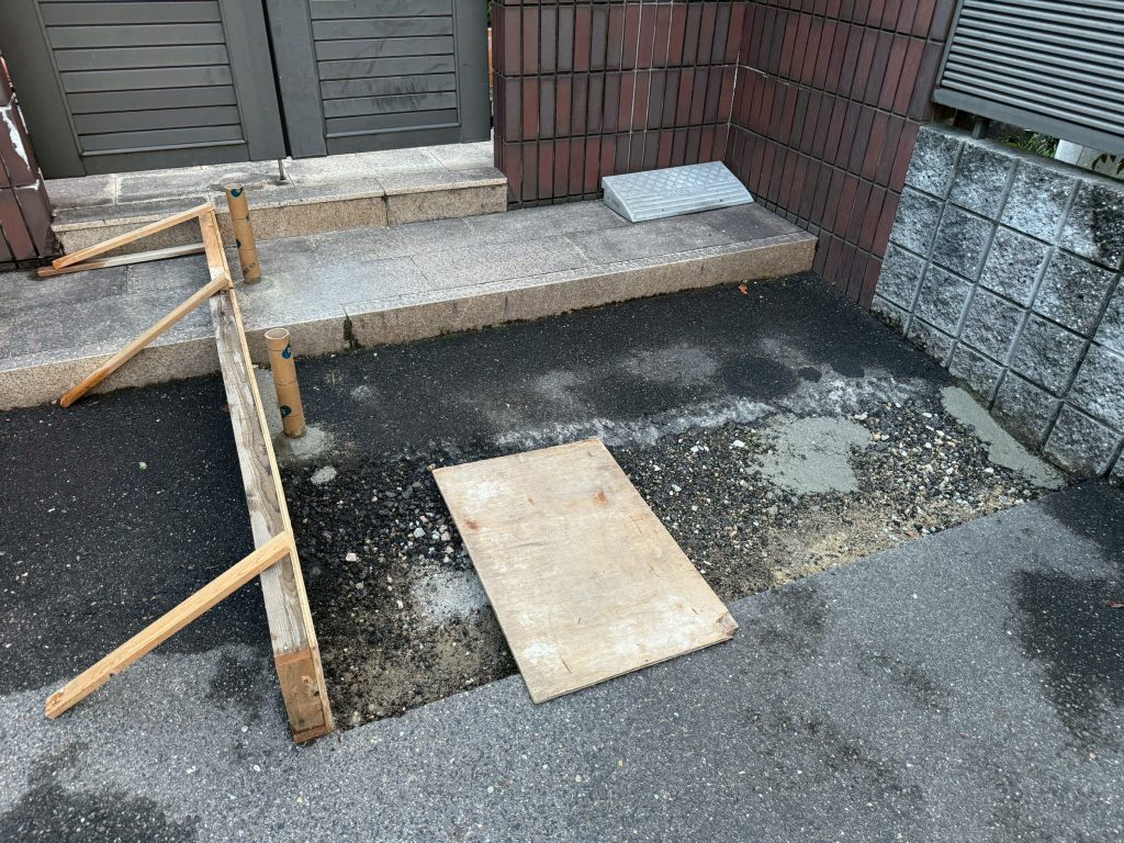 守山区で介護保険を使ってスロープ工事をしたお宅の型枠の様子
