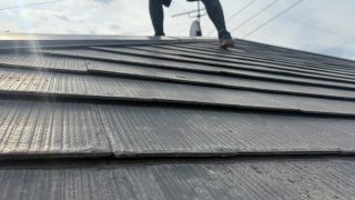 名古屋市守山区でカラーベスト本体が大きく反りあがっている様子
