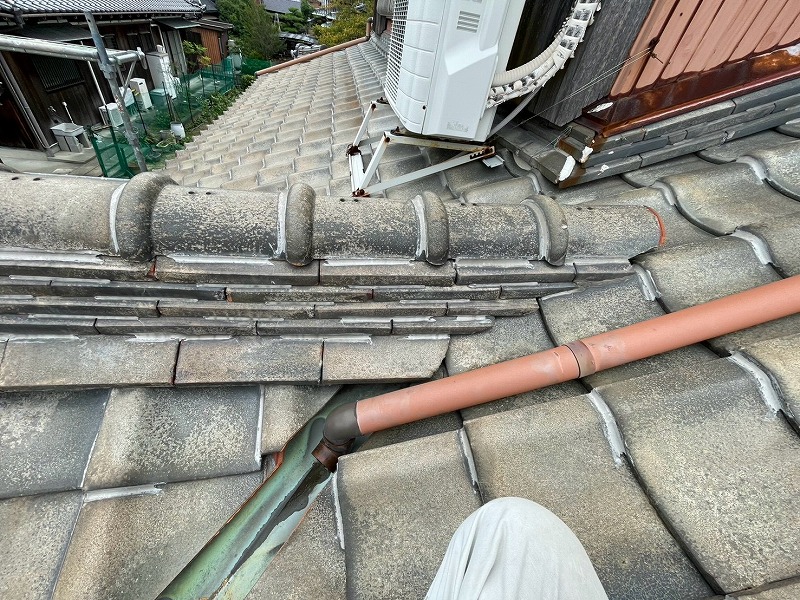 四日市市で谷板金からの雨漏りがあるお宅の工事施工前の谷